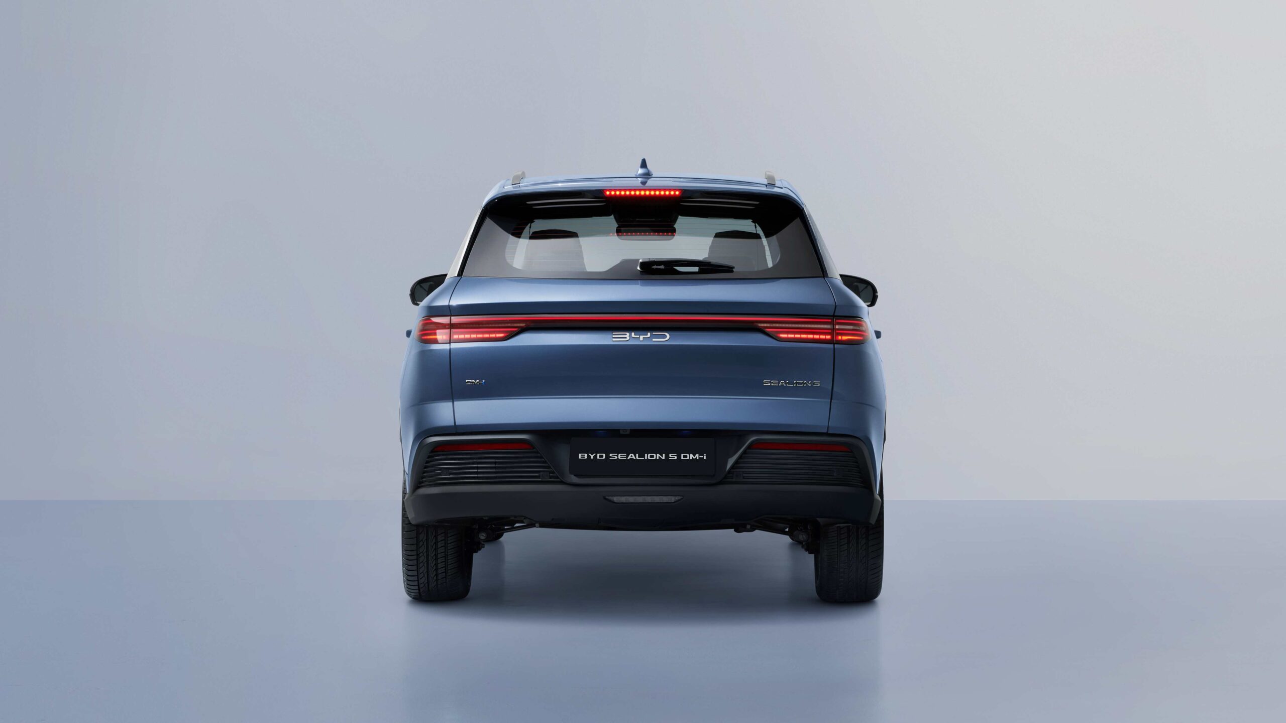 03、LHD_Atlantis Blue_Rear_download_JPG_5000PX_RGB